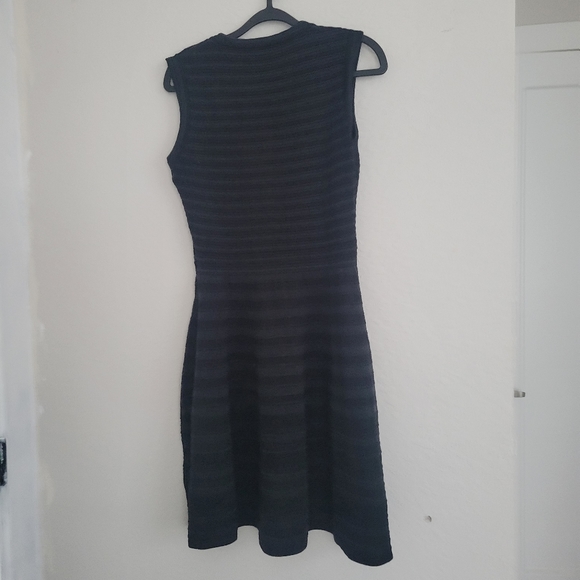 Missoni Black Tissuto Ribbed Horizontal Pattern Sleeveless Pouff Knee Dress - Picture 11 of 15